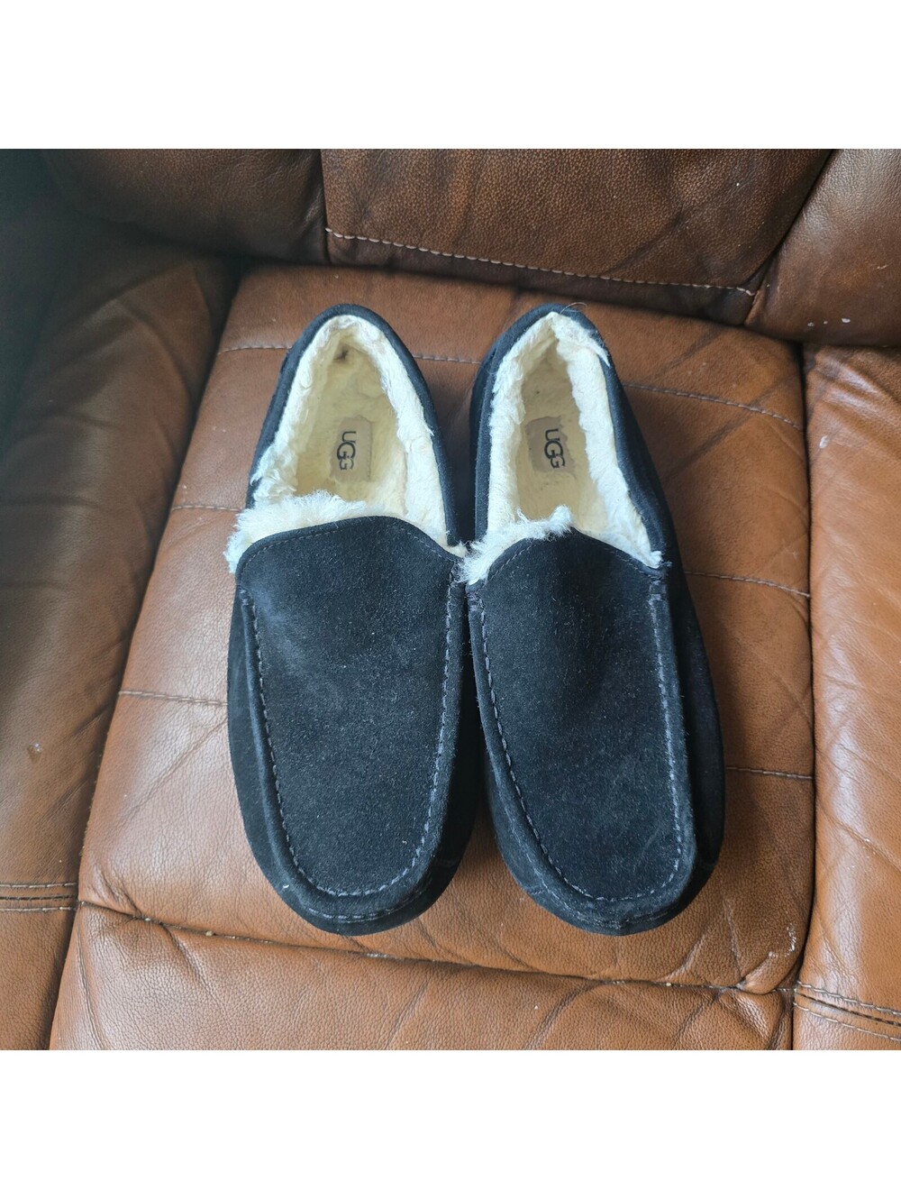 UGG Men's Ascot Black Suede Sheepskin Lined Moccasin Slippers Size 11